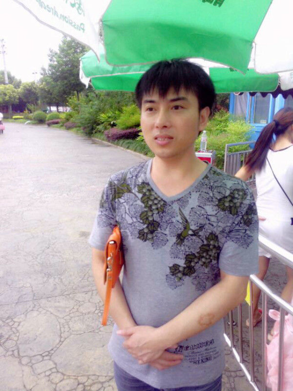 《秋儿雪》旗舰店的主播照片