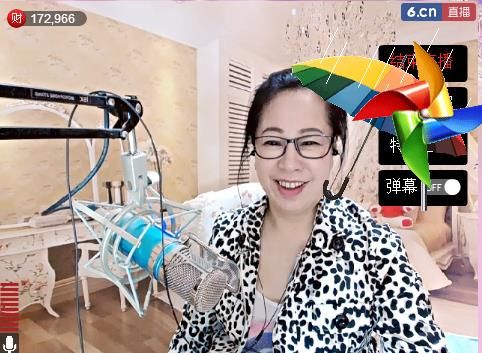 魅力女人唱民歌的图片