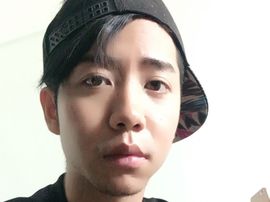 扯着嗓子唱着歌主播照片