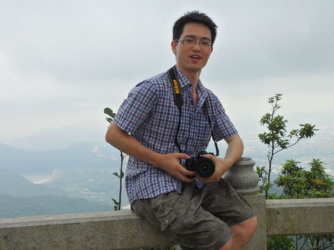 山下溜达一圈海报