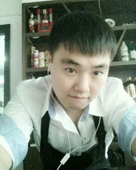 男人卖丁字裤主播照片