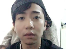 扯着嗓子唱着歌主播照片