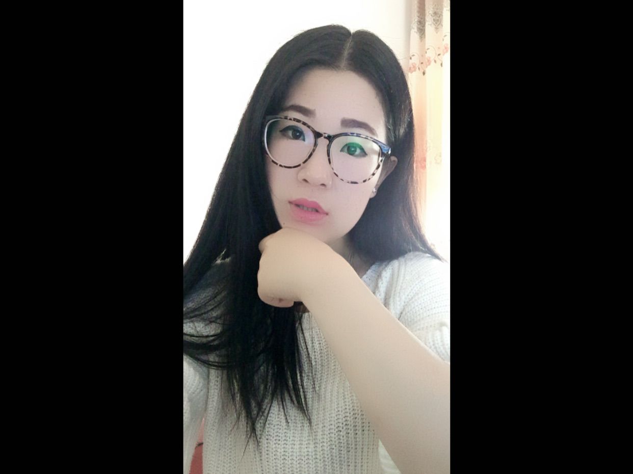 冷瞳色主播照片