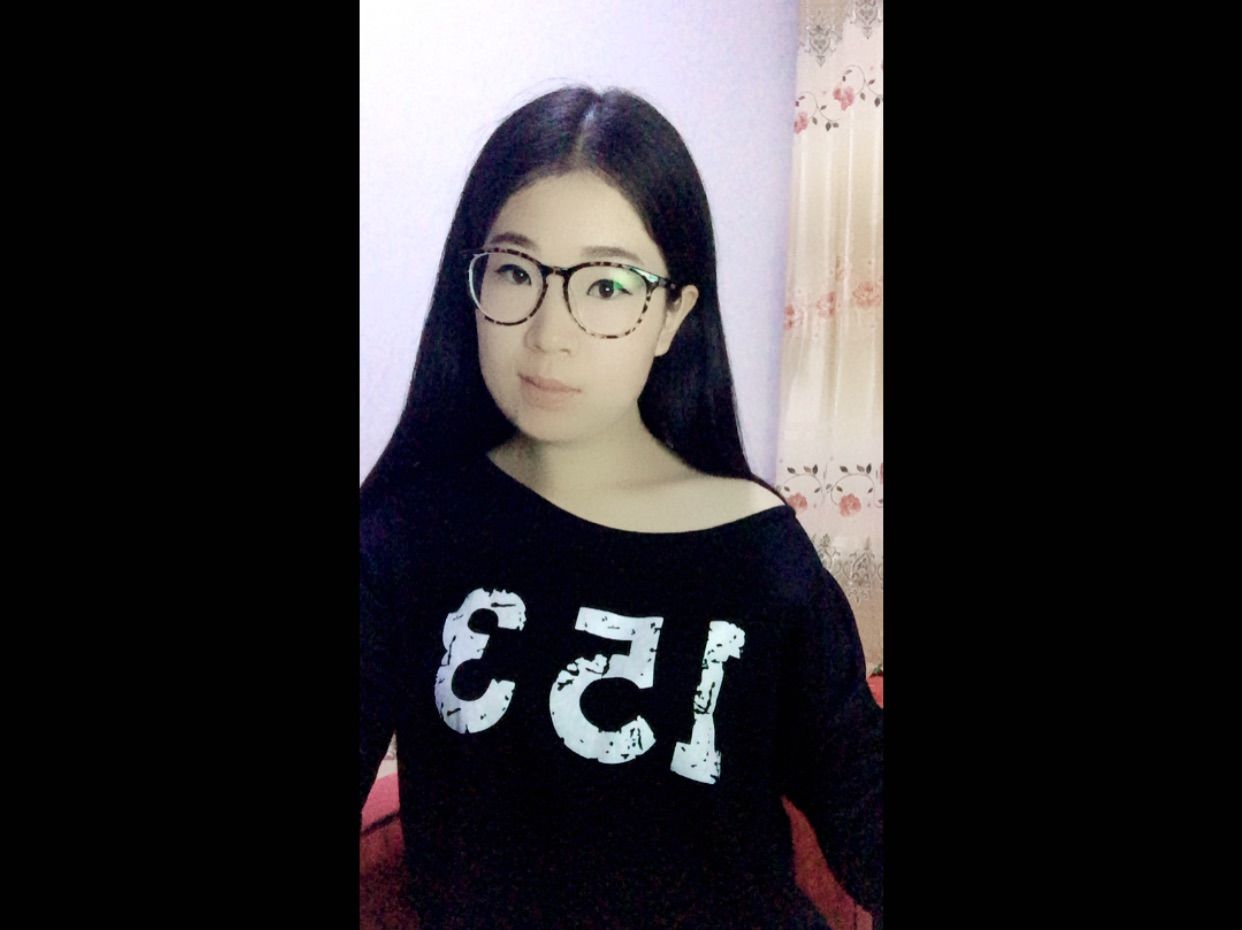 冷瞳色主播照片