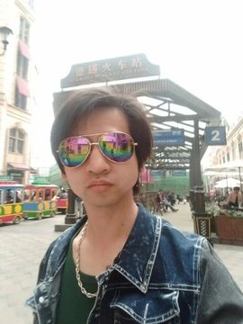 悲伤诗人流浪死亡主播照片