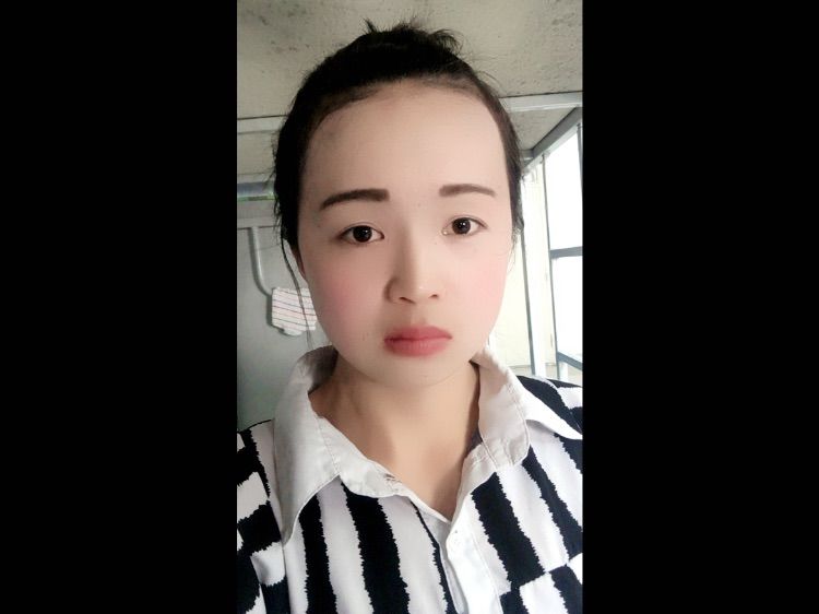 请大家叫我刘不二主播照片