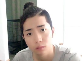 扯着嗓子唱着歌主播照片