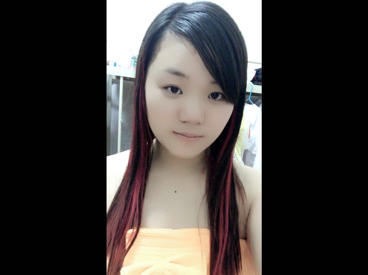 掩悲伤，演欢笑主播照片