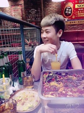 李冰鹤.主播照片