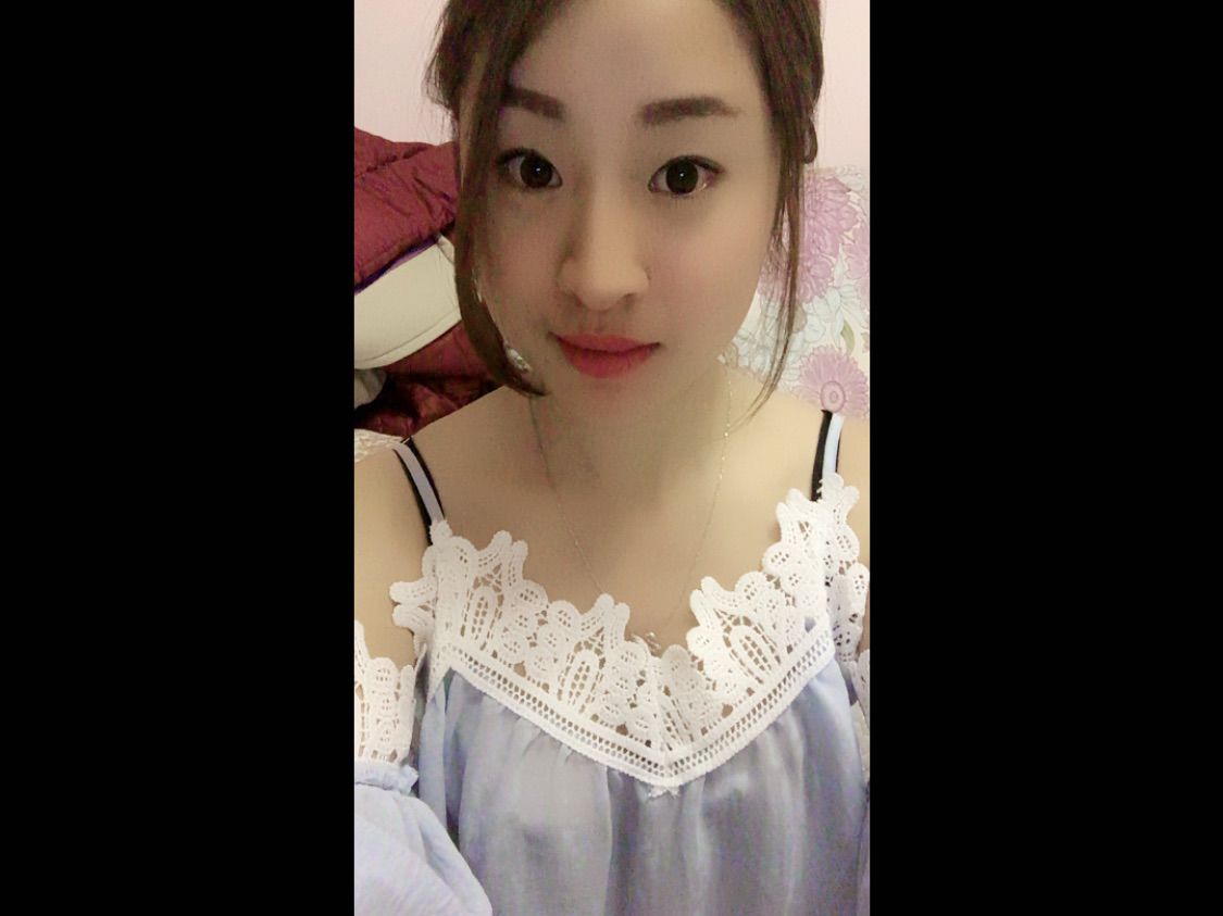 依一伊主播照片
