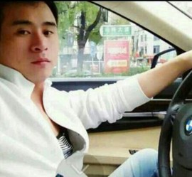 碰嗒鬼主播照片