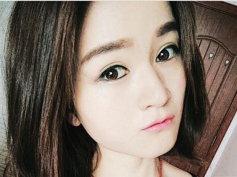 少女飞飞求升级海报