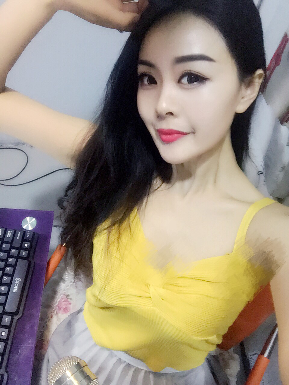 一个人玩不嗨的主播照片