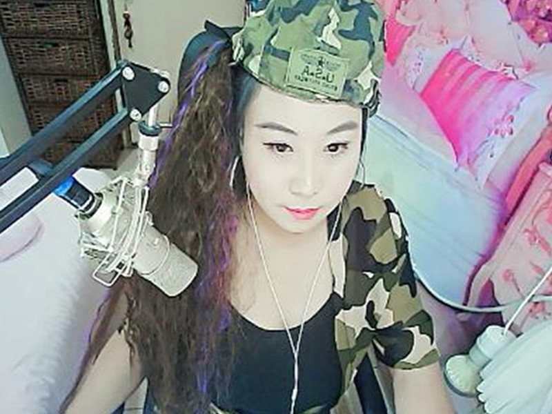 温柔娇女的主播海报