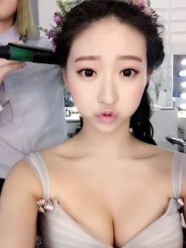 亲切家族主播照片