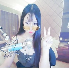 顾楠楠主播照片