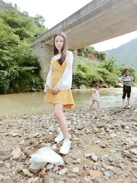 奕露西$唱歌主播照片