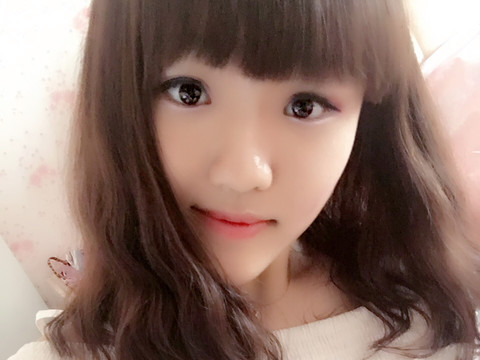 新人萌妹瘦多金海报