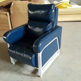 艺博网吧桌椅厂主播照片