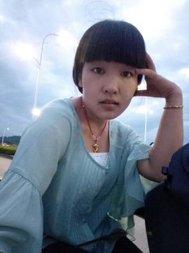 唠嗑菲爷主播照片