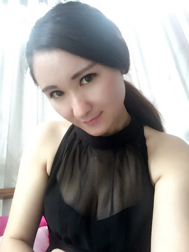 亲切家族主播照片