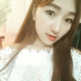 鱼丸酱主播照片