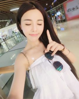 小嘻嘻呀主播照片
