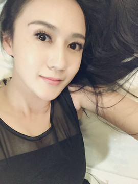 大聆听温主播照片