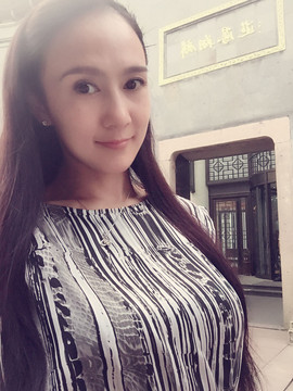大聆听温主播照片