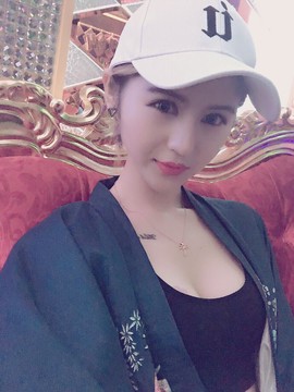 亲切家族主播照片