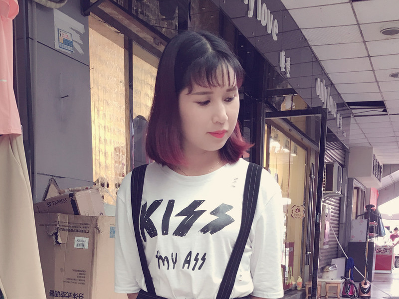 默默oyeer的主播海报