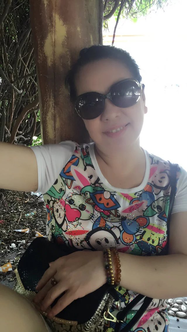 魅力女人唱民歌的图片