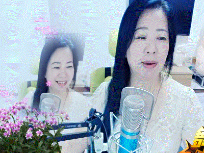 魅力女人唱民歌的图片