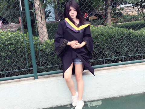 小商务👙咬咬你海报