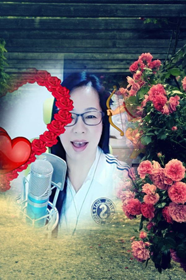 魅力女人唱民歌的图片