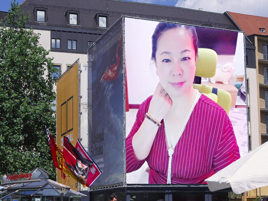 魅力女人唱民歌的图片