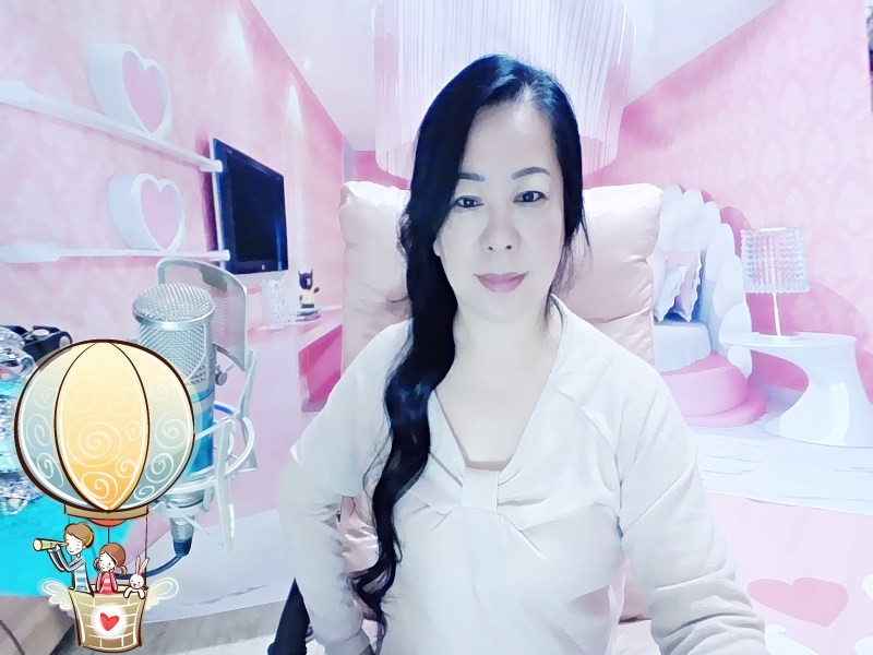 魅力女人唱民歌的图片