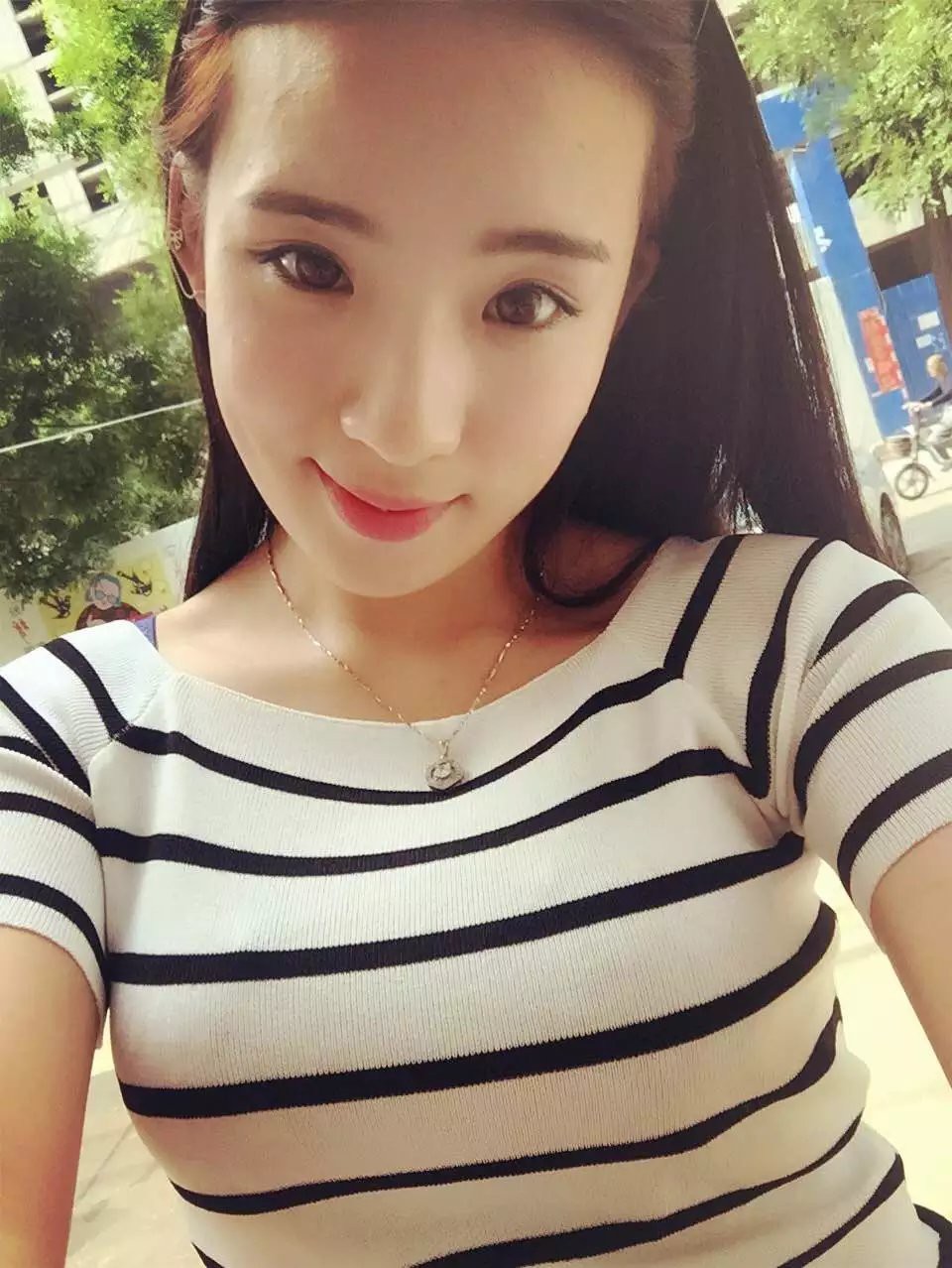 可乐不哭站起来LU的主播照片