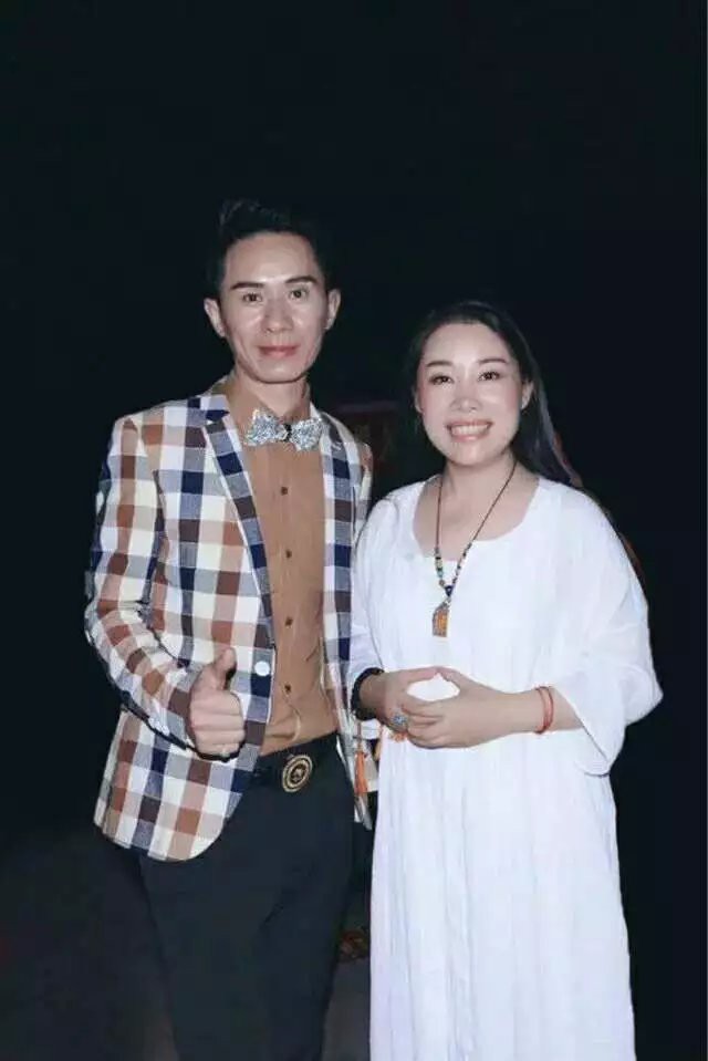 歌手?阿華?的主播照片