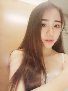 夏摇摇主播照片