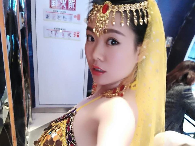 百变舞娘的主播海报
