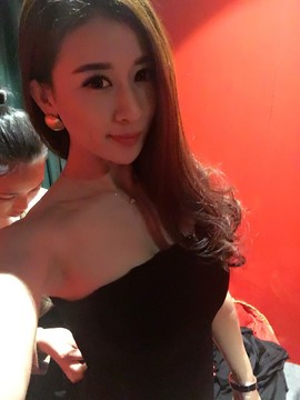 HV丿薇小爷主播照片