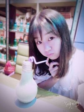 爱跳舞的小美主播照片