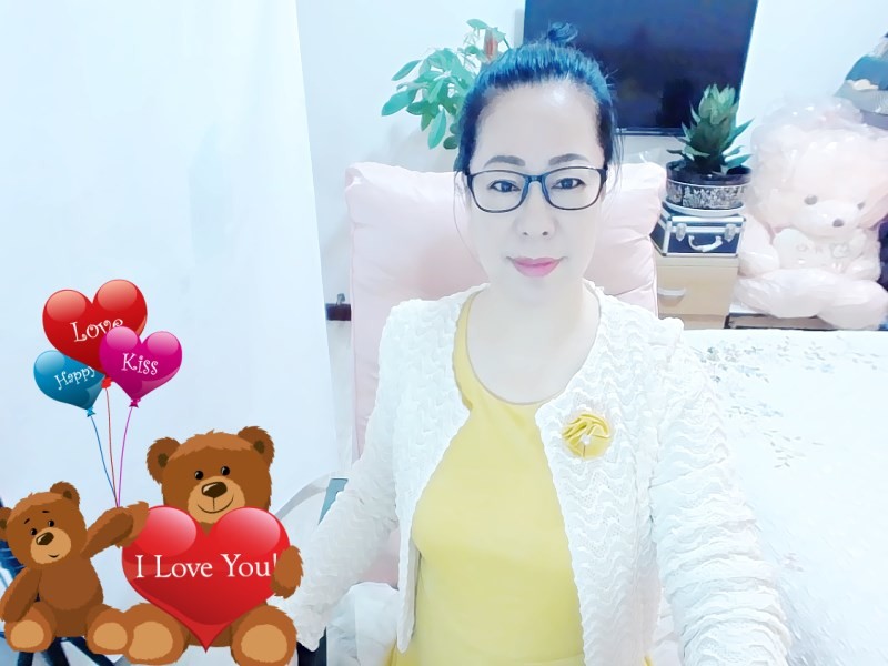 魅力女人唱民歌的图片