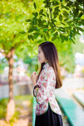 胭脂虽美｜慎有毒主播照片