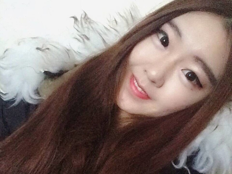 英呐呐的主播海报