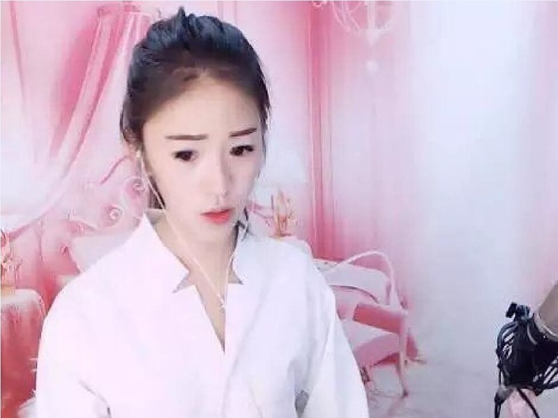 苏一一新妹子求关注的主播海报