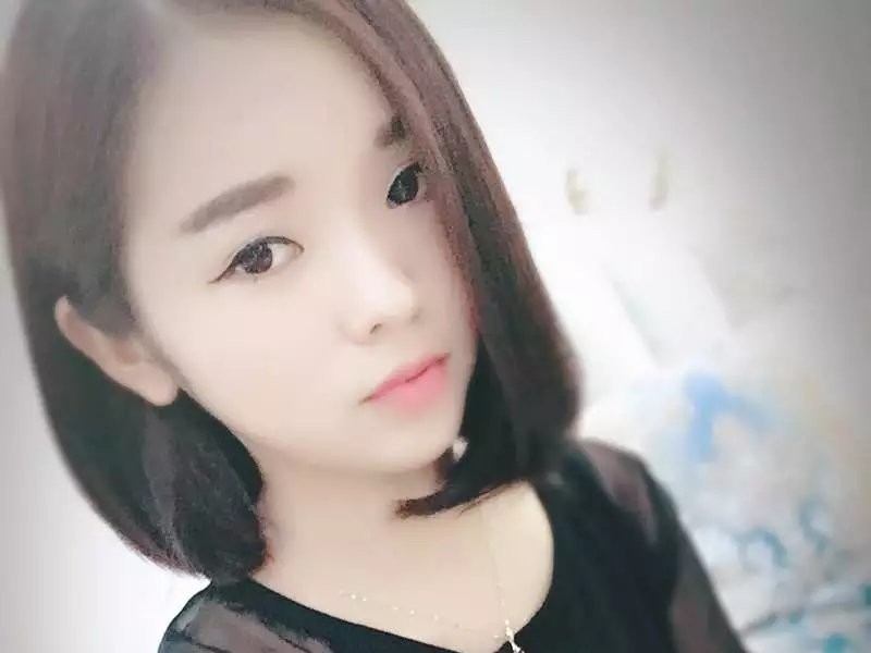 這個女人不太萌的主播海報