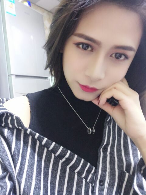 婷宝祝大家新年快乐的主播照片