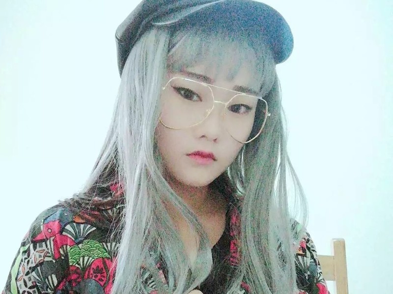 当午i的主播海报